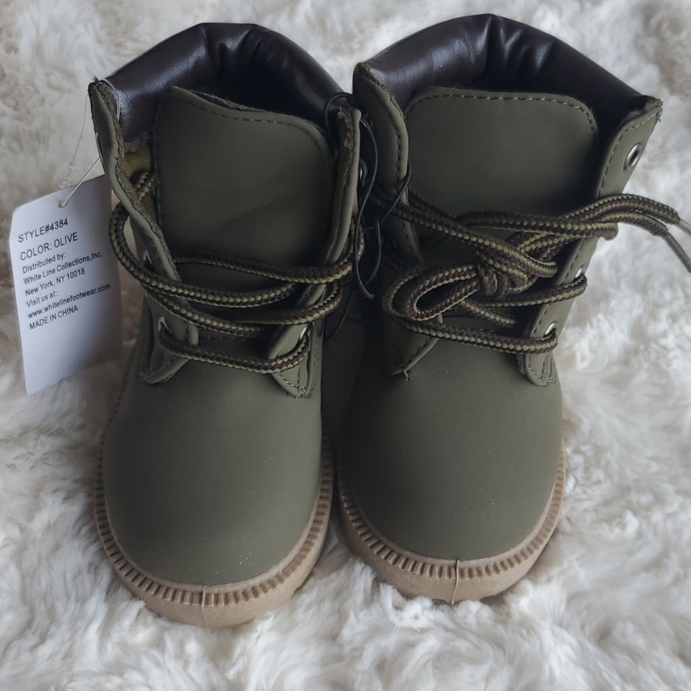 Trail River Boys boots size 5 Olive Green